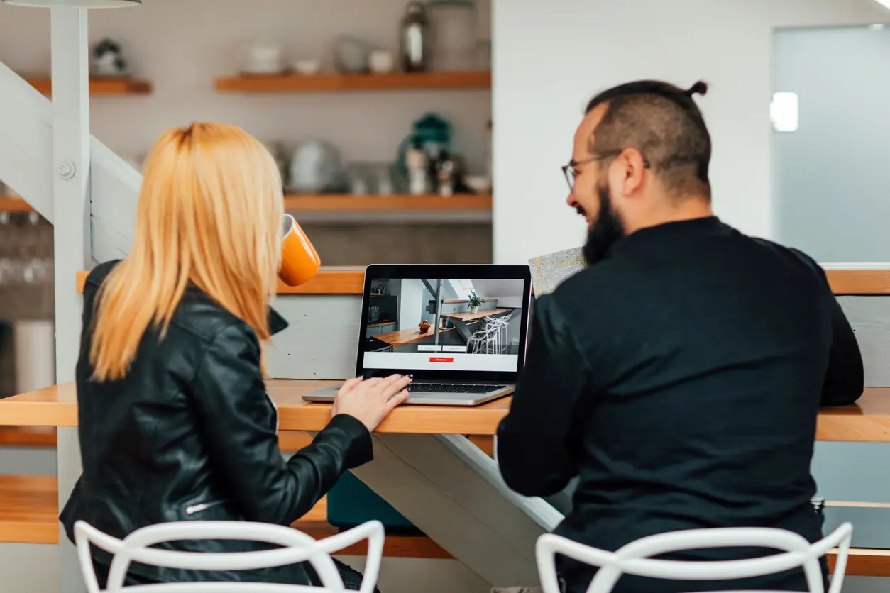 Waldorf Renters Looking at Online Apartment Tours
